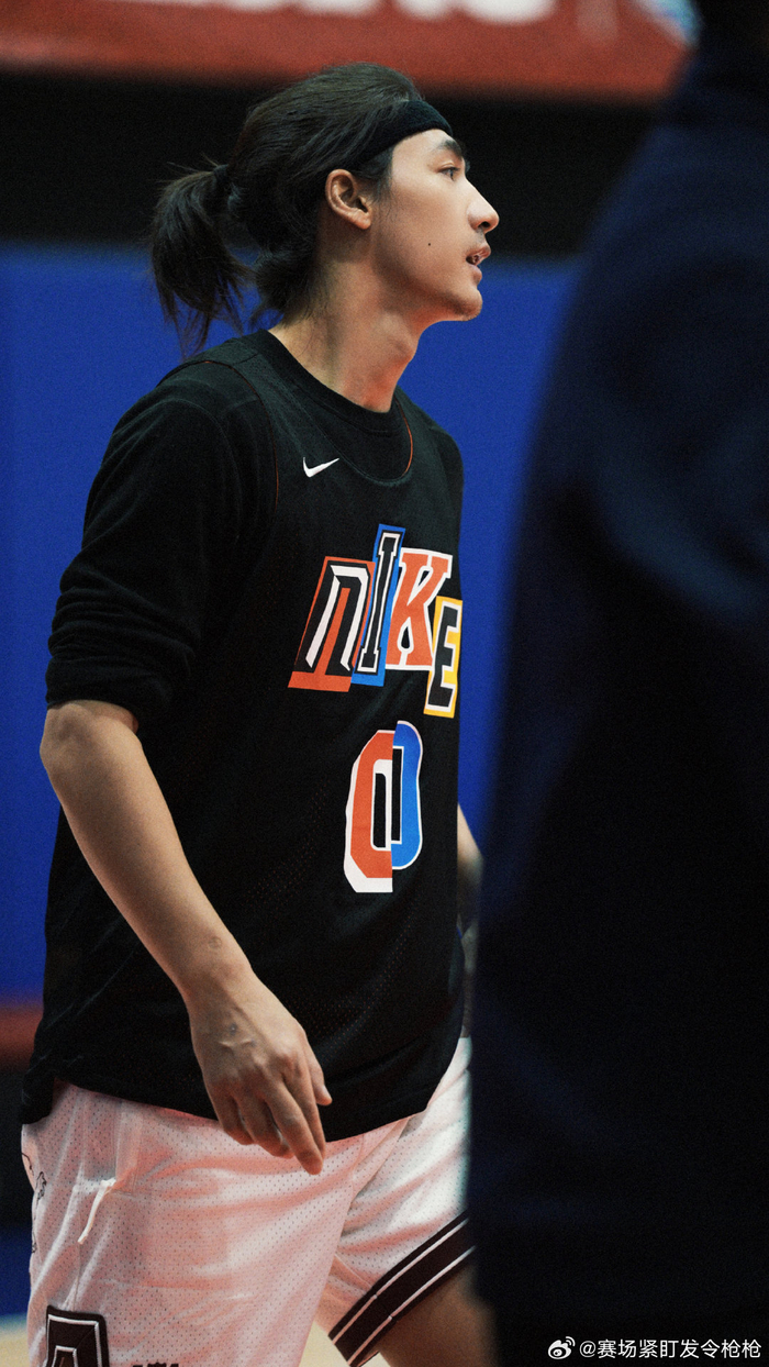 开云APP-演员此沙分享球场动态|小演员_新浪体育_新浪新闻