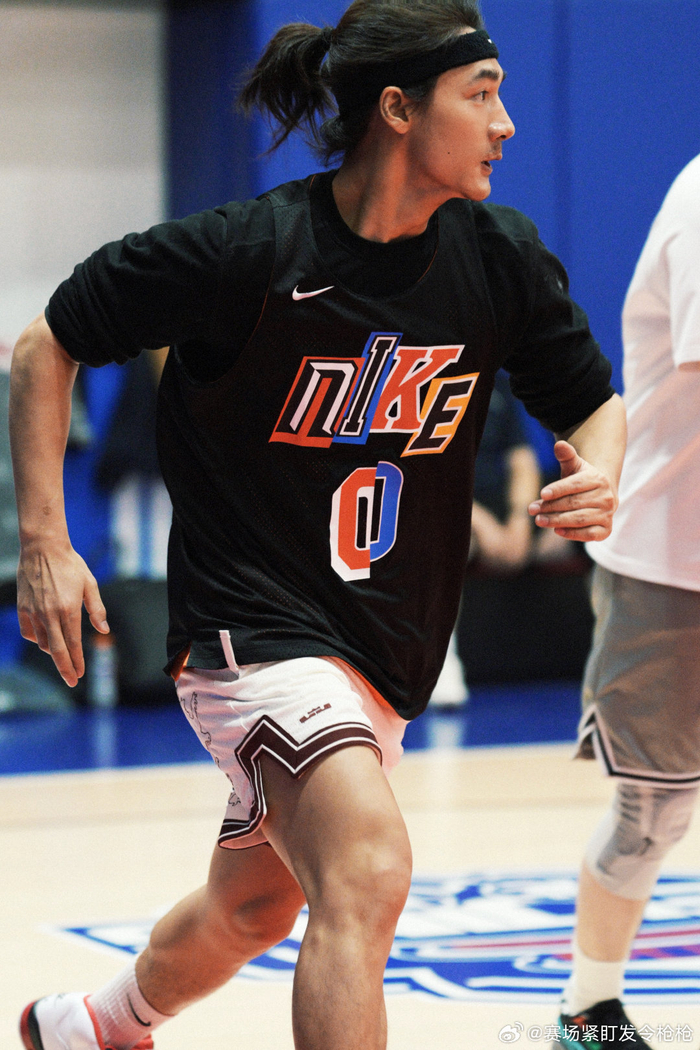 开云APP-演员此沙分享球场动态|小演员_新浪体育_新浪新闻