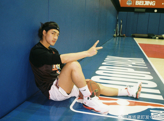 开云APP-演员此沙分享球场动态|小演员_新浪体育_新浪新闻