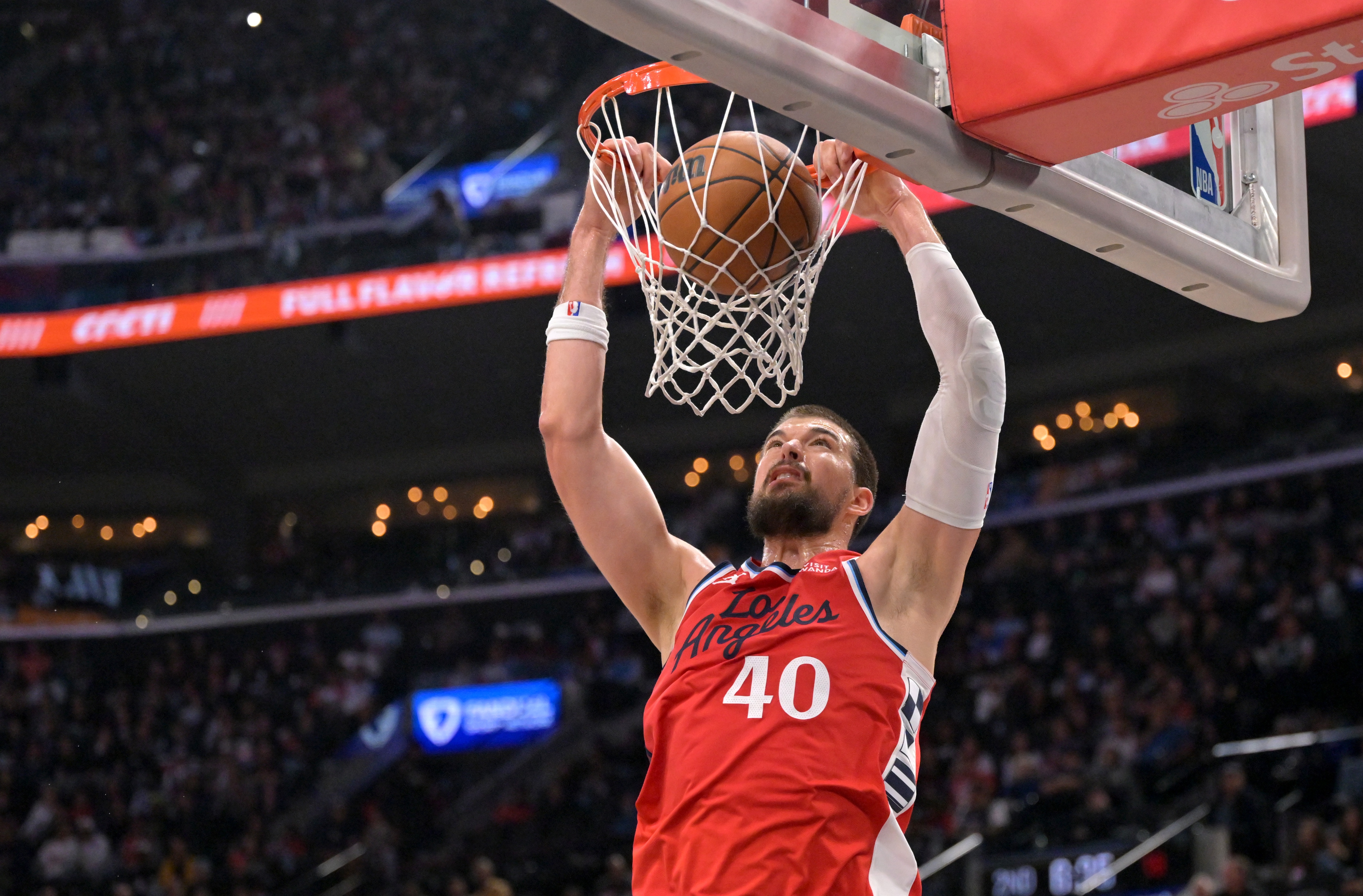 开云APP-3年5860万！肉眼可见破坏进攻空间 祖巴茨真进入离队倒计时了？