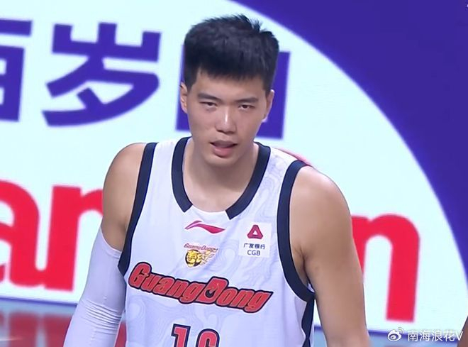 开云下载-突发!广东队2米11中锋,意外受到重伤,被队友搀扶下场,令人担忧|焦泊乔|天津队|潜力赛|广东男篮|比赛_新浪体育_新浪新闻