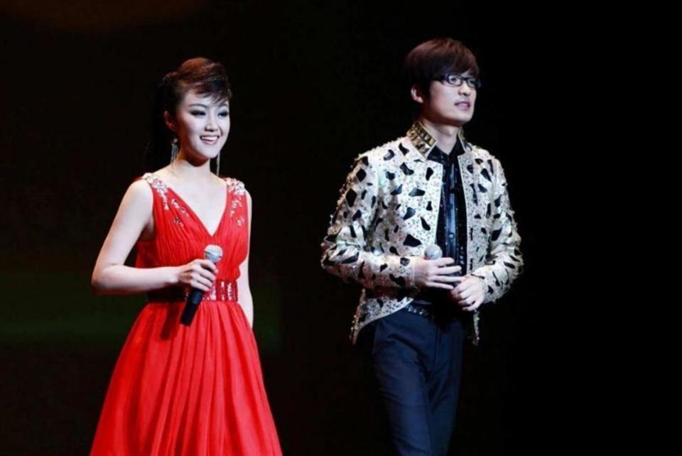 开云APP-玖月奇迹离婚7年,王小玮近况曝光,43岁无婚无育,发福显老
