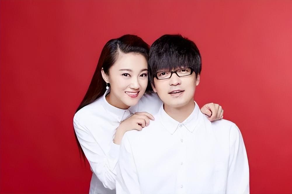 开云APP-玖月奇迹离婚7年,王小玮近况曝光,43岁无婚无育,发福显老