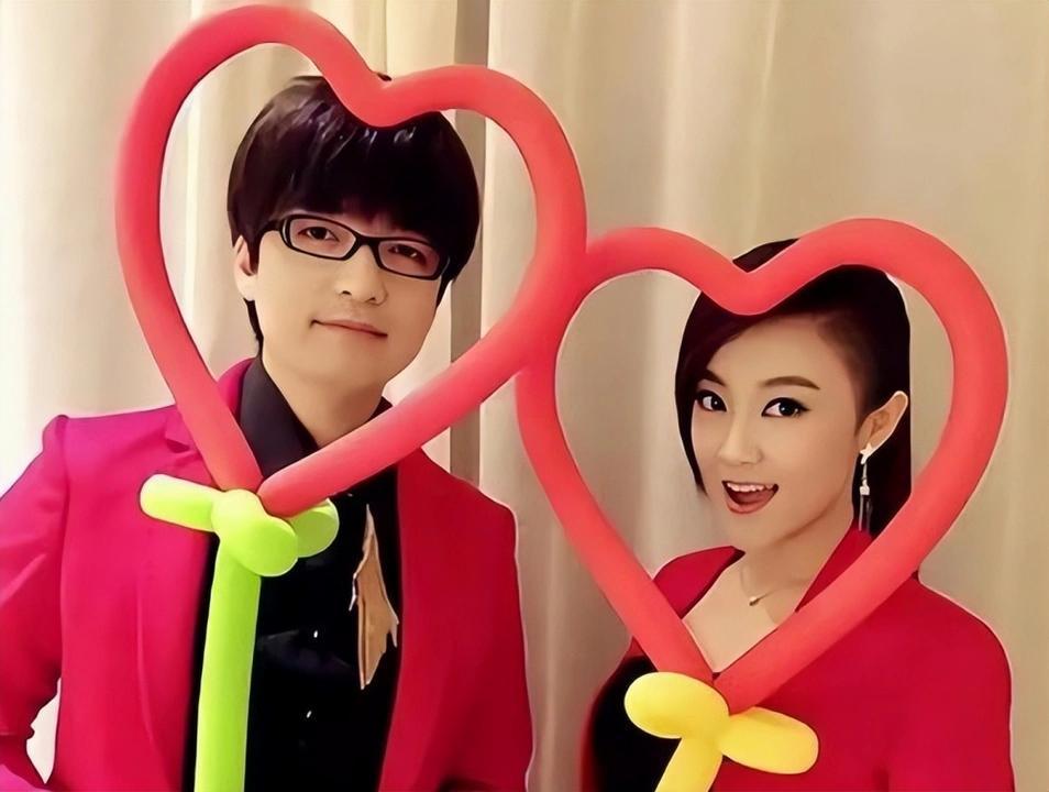开云APP-玖月奇迹离婚7年,王小玮近况曝光,43岁无婚无育,发福显老